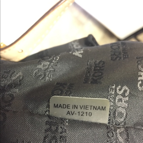 AUTHENTIC Michael Kors Jet Set black tote - Picture 8 of 8